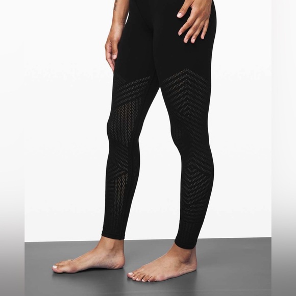 Lululemon Reveal Tight *Mesh Stripes SZ 8 - Picture 1 of 10